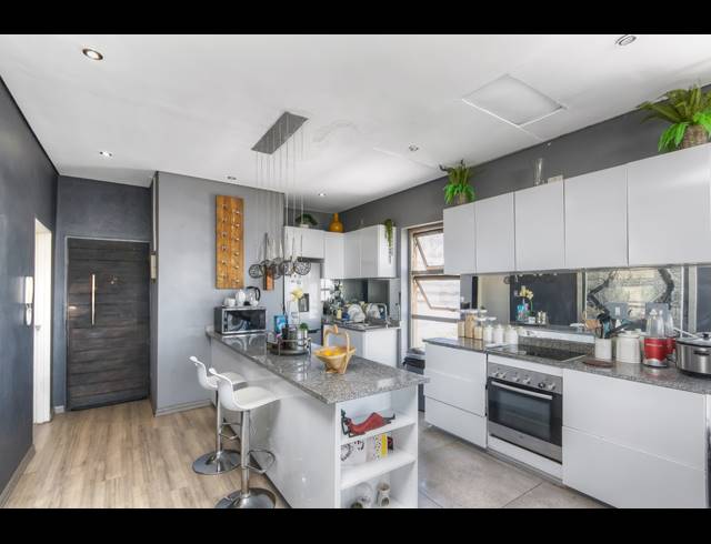 1 BEDROOM APARTMENT FOR SALE IN BRAAMFONTEIN